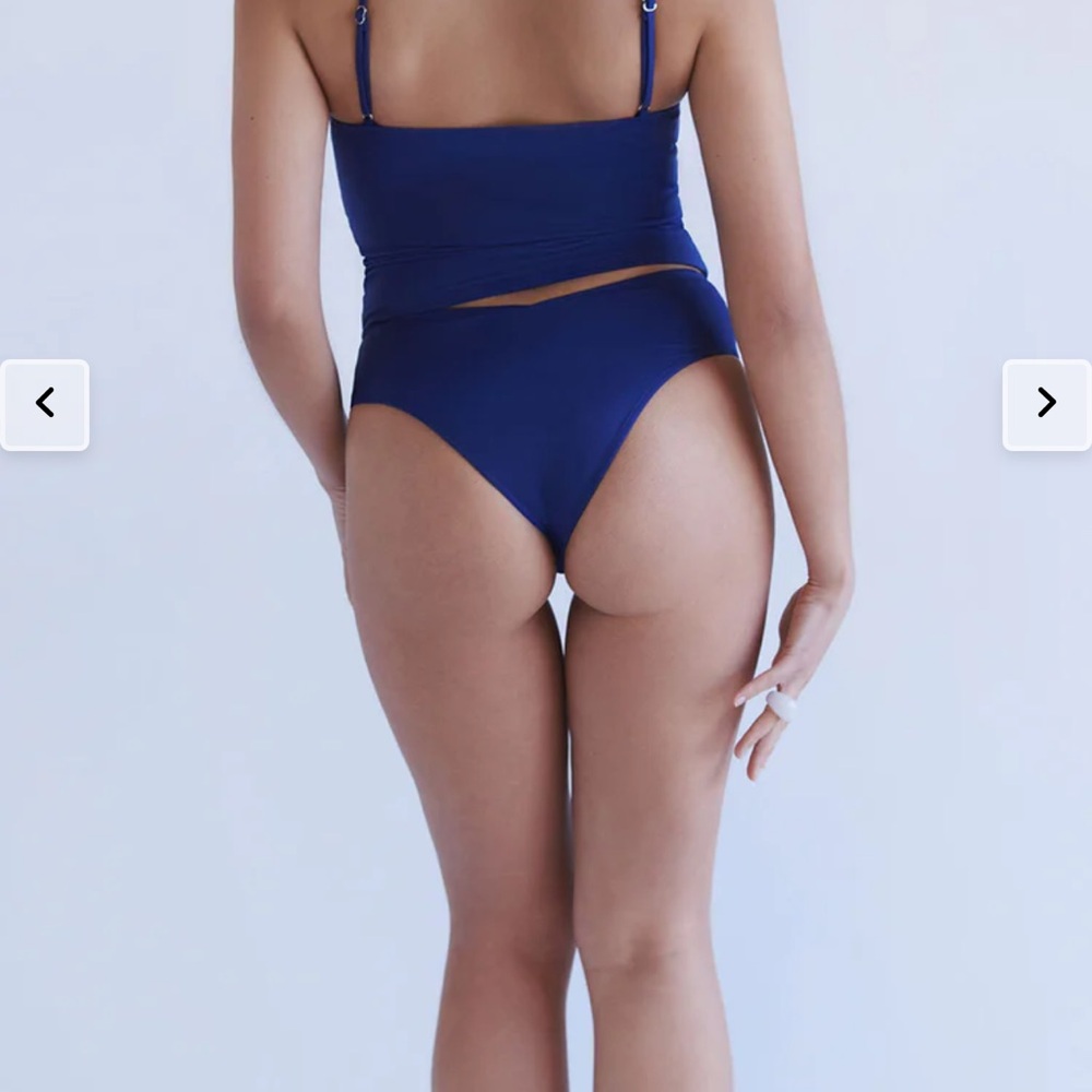 NWT! NWT! Frankie’s bikinis x sydney Sweeney Noemi cheeky bikini bottom